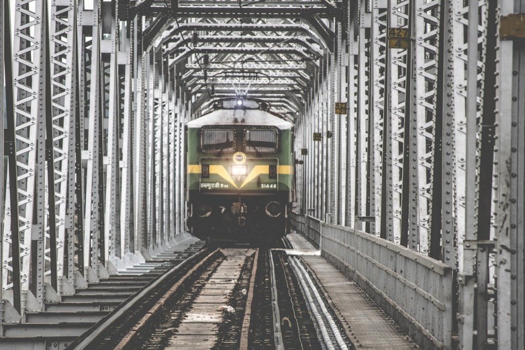 train, bridge, transportation-1209291.jpg